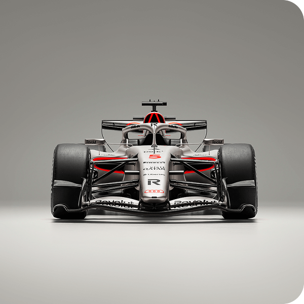 Der Audi R26 vor grauem Studiohintergrund in Frontansicht.